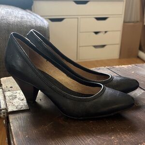 Frye Dark Blue Regina Pump